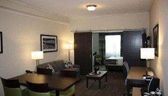 Crossroads Inn & Suites