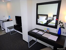 Mallberry Suites Business Hotel