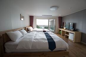 Cheonjiyeon Crystal Hotel