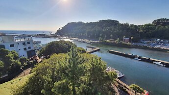 Cheonjiyeon Crystal Hotel