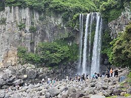 Cheonjiyeon Crystal Hotel