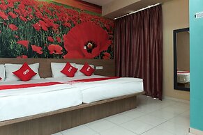 Super OYO 89930 Golden Guest House
