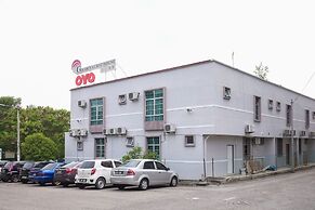 Super OYO 89930 Golden Guest House