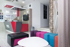 Super OYO 89930 Golden Guest House