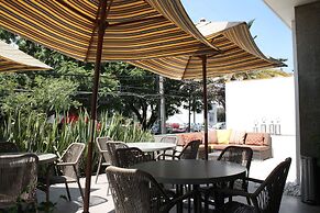 Hotel Love It CAS Consulate