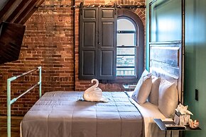 City Hall Grand Hotel