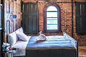 City Hall Grand Hotel