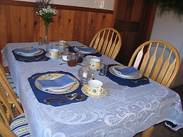 Blue Grouse Country Inn Bed & Breakfast