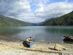 Blue Grouse Country Inn Bed & Breakfast