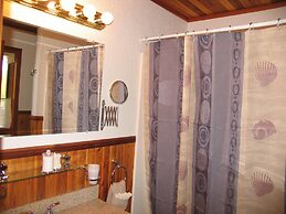 Blue Grouse Country Inn Bed & Breakfast