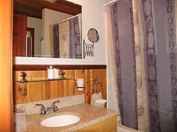 Blue Grouse Country Inn Bed & Breakfast