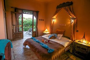 Dar Danse the Bubble on the Beach