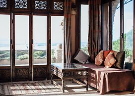 Dar Danse the Bubble on the Beach