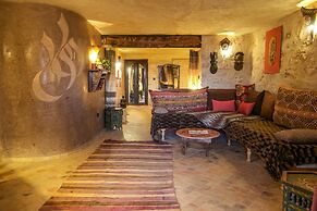 Dar Danse the Bubble on the Beach