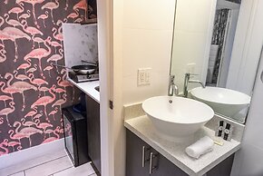 Waterside Hotel and Suites