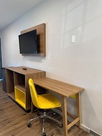 Days Inn by Wyndham Bakersfield