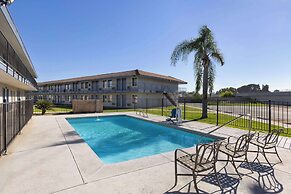 Days Inn by Wyndham Bakersfield