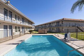 Days Inn by Wyndham Bakersfield