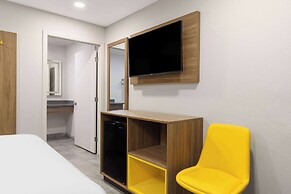 Days Inn by Wyndham Bakersfield