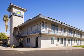 Days Inn by Wyndham Bakersfield