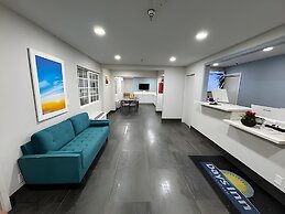 Days Inn by Wyndham Bakersfield