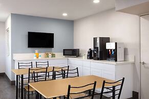 Days Inn by Wyndham Bakersfield