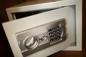 Hanoi Lake View Hotel & Travel