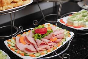 Hanoi Lake View Hotel & Travel