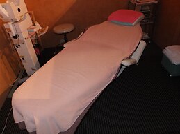 Capsule Hotel Wellbe Sakae - Caters to Men