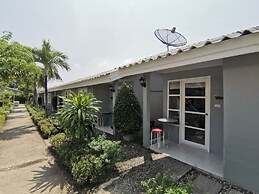 1715 House & Caff Resort Phuket