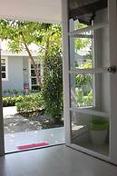 1715 House - White Rhino