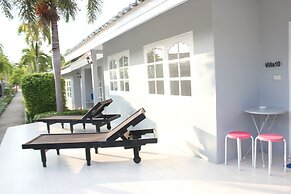 1715 House - White Rhino