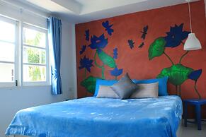 1715 House - White Rhino