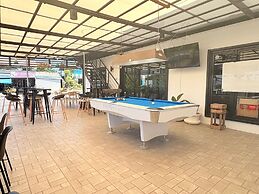 1715 House - White Rhino