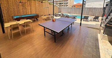 1715 House - White Rhino