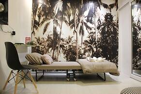 1715 House - White Rhino