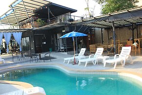 1715 House & Caff Resort Phuket