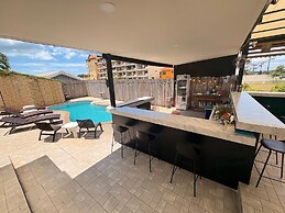 1715 House - White Rhino