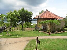 White Sandy Beach Menjangan