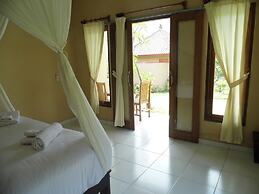 White Sandy Beach Menjangan