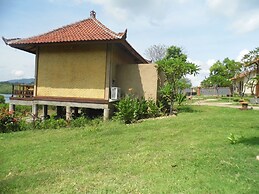 White Sandy Beach Menjangan