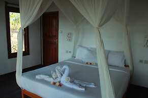 White Sandy Beach Menjangan