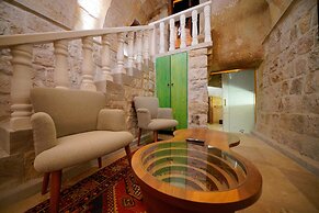 View Cave Hotel