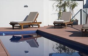 Arc Arenales Studios & Suites