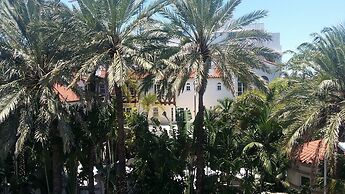 Strand Ocean Drive Suites