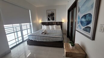 Strand Ocean Drive Suites