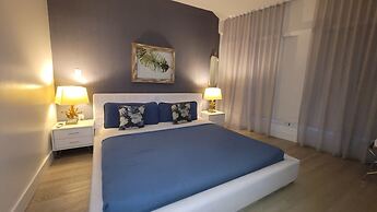 Strand Ocean Drive Suites