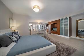 Strand Ocean Drive Suites