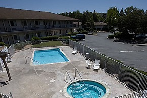 E-Z 8 Motel Newark
