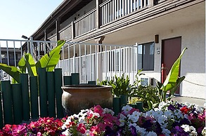 E-Z 8 Motel Newark